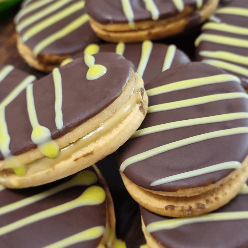 Osterkekse mit Pistaziencremefüllung